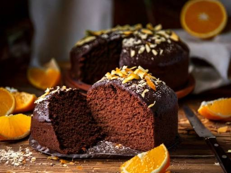 Mørk chokoladekage med appelsin, mandler og havremel