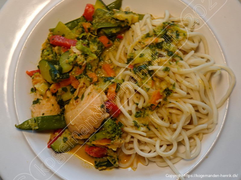 Koreansk kyllingewok med chilipaste og grøntsager