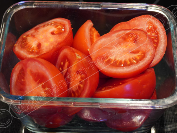 Friske tomater klar til paprikagryden